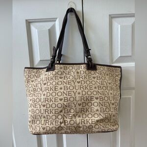 Dooney and Bourke shoulder Bag GUC